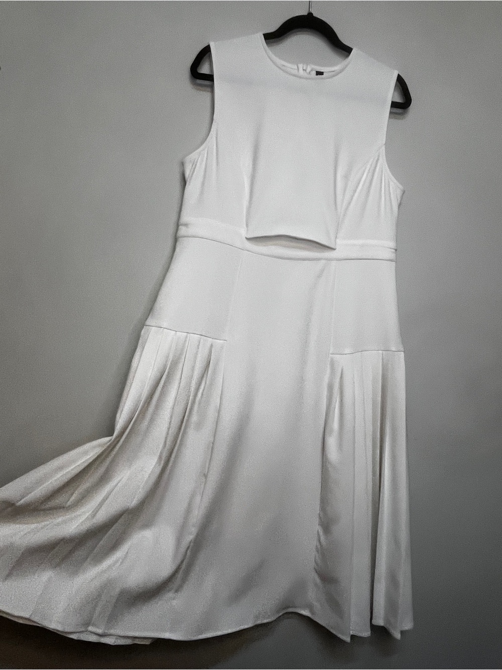NWOT - Elegant Minimalist White Midi Dress